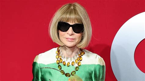 why does anna wintour wear sunglasses|pitchfork anna wintour.